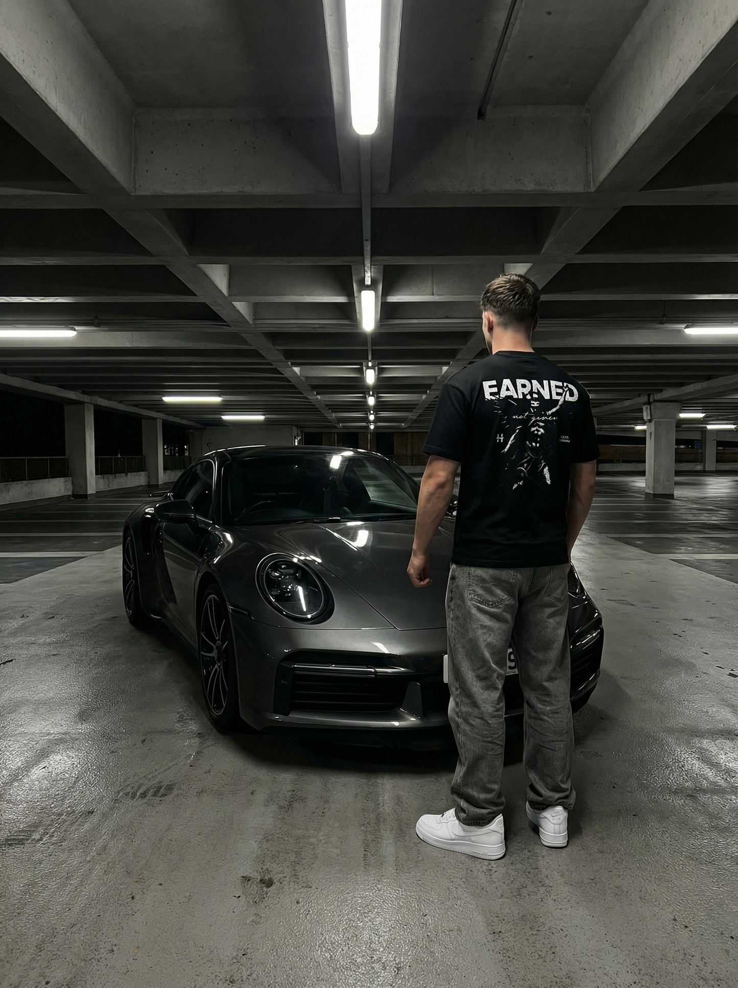 TRICOU OVERSIZED "EARNED NOT GIVEN" NEGRU